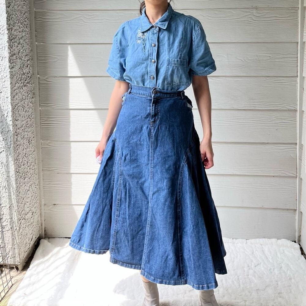Bobbie Brooks Daisy Flowers Short Sleeve Button Down Denim Shirt.-DA3